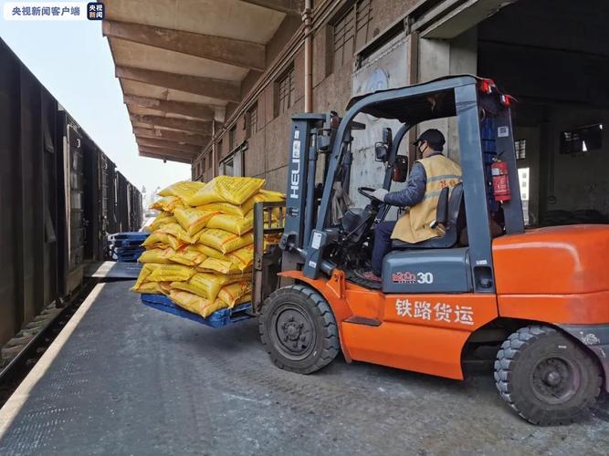 抢运90万吨冬储化肥!云南助力全国各地农耕生产